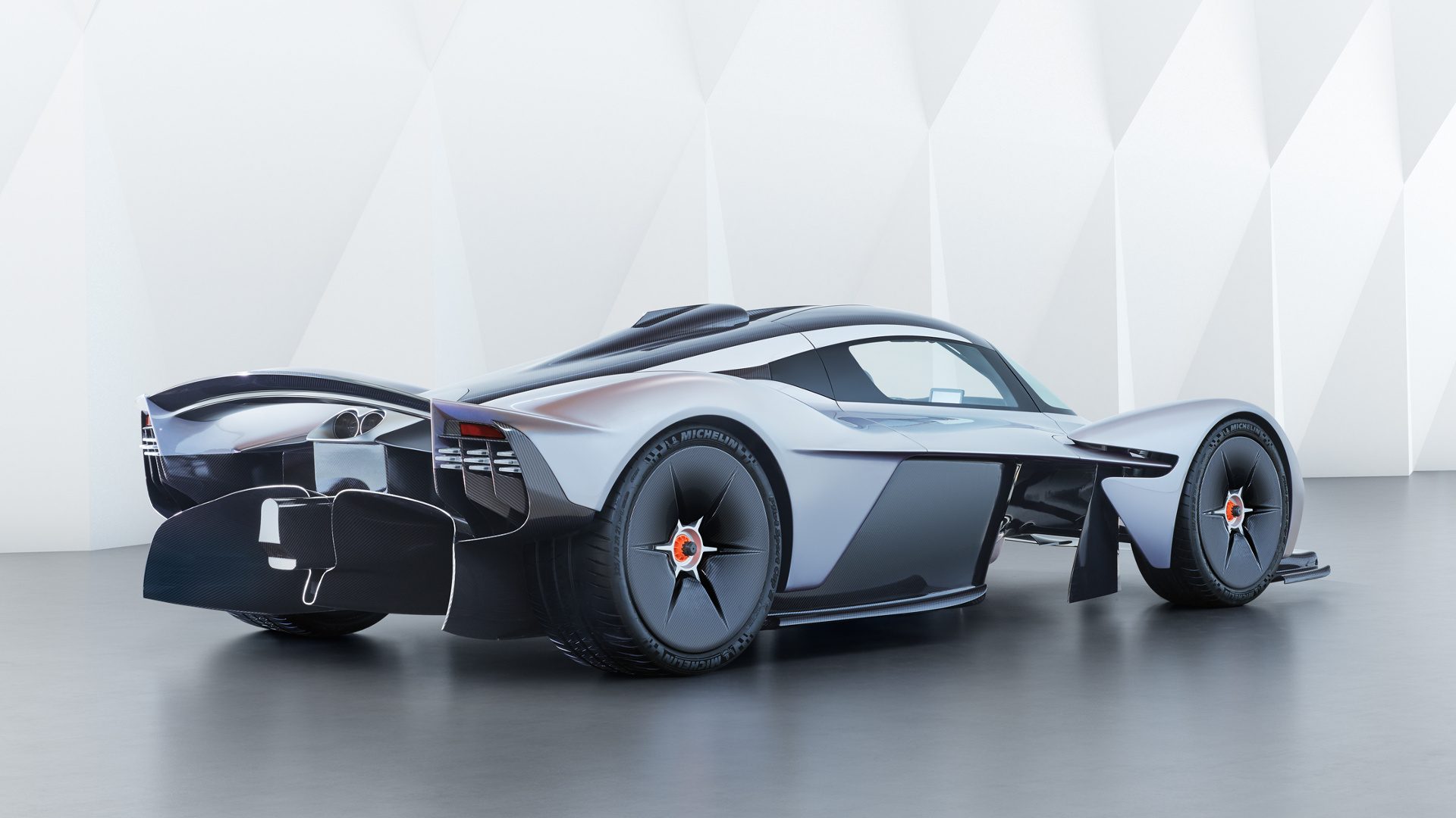 Aston-Martin-Valkyrie_06.jpg