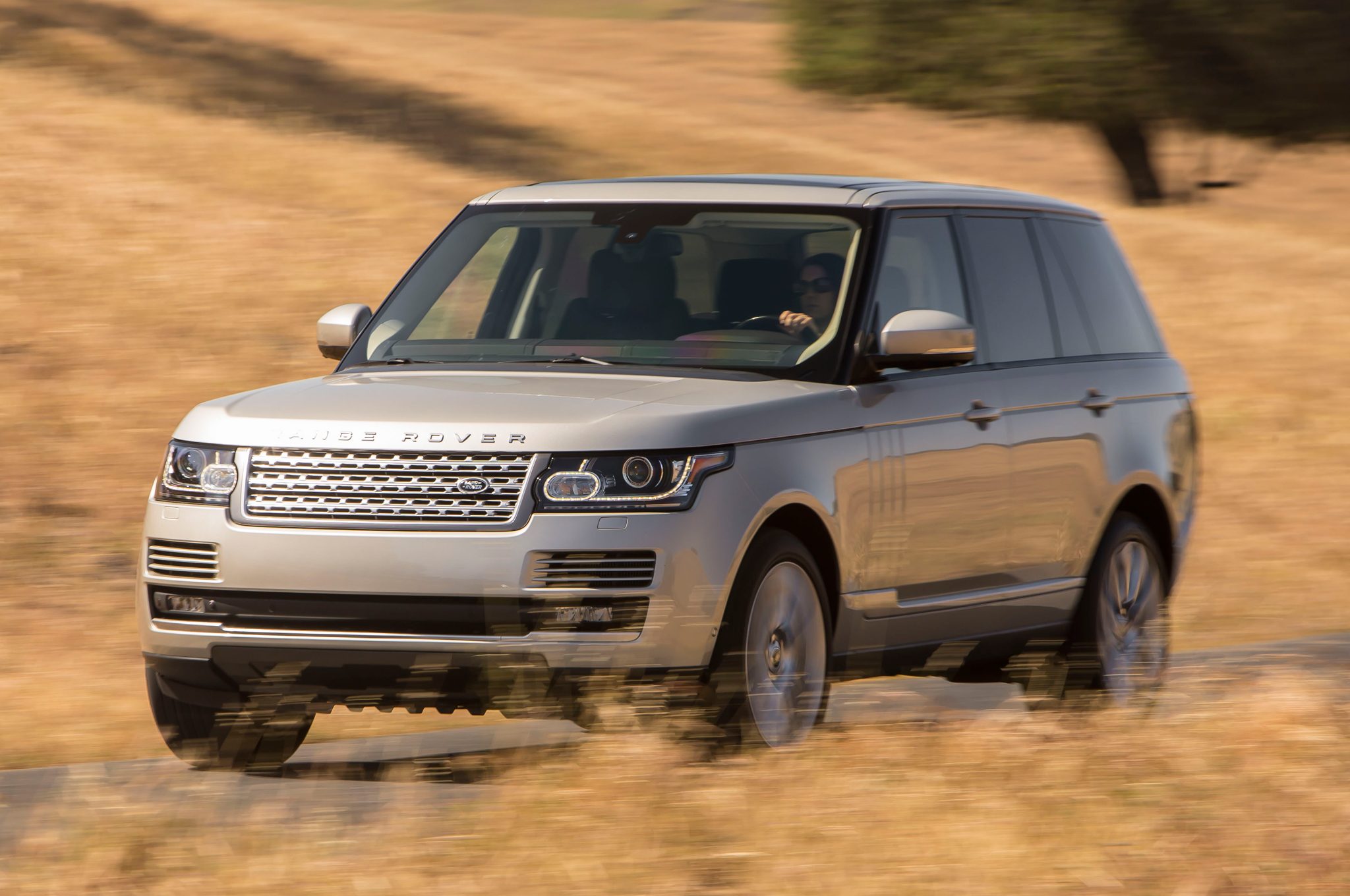 2013-Land-Rover-Range-Rover-Supercharged-front-view-in-motion2.jpg