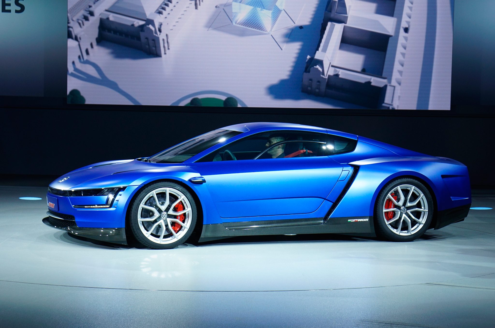 Volkswagen-XL-Sport-Concept-side-profile-03.jpg