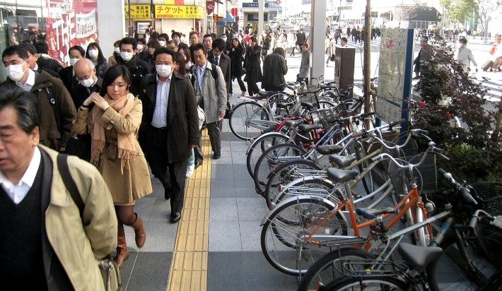 Japanese-Pedestrians-Walking-Surgical-Masks.jpg