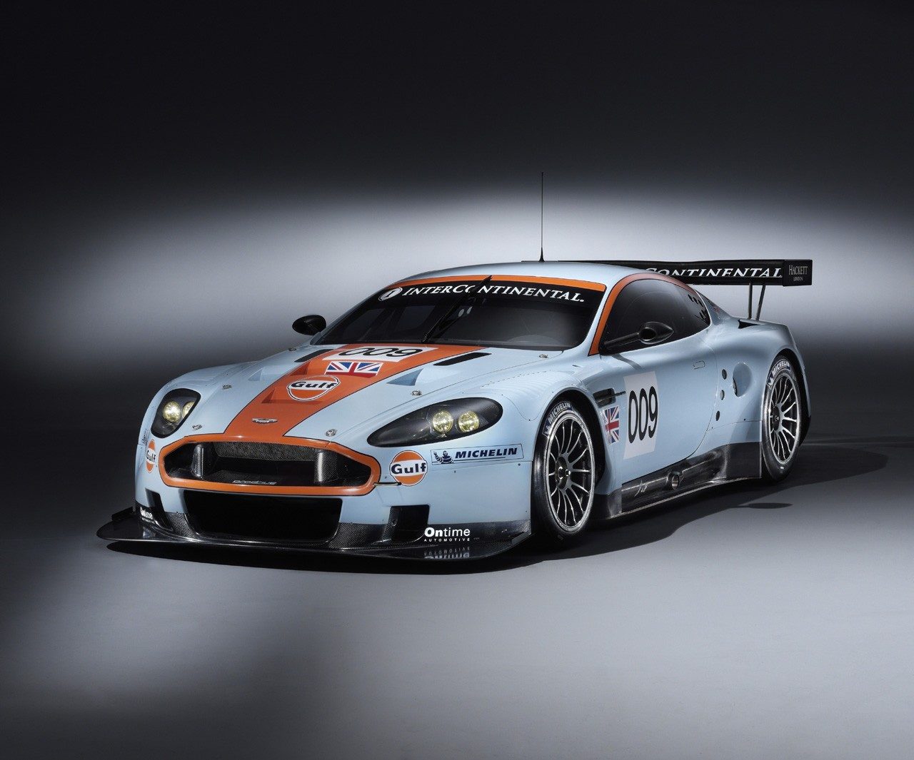 aston-martin-dbs-racing-car-hd-wallpaper-005.jpg