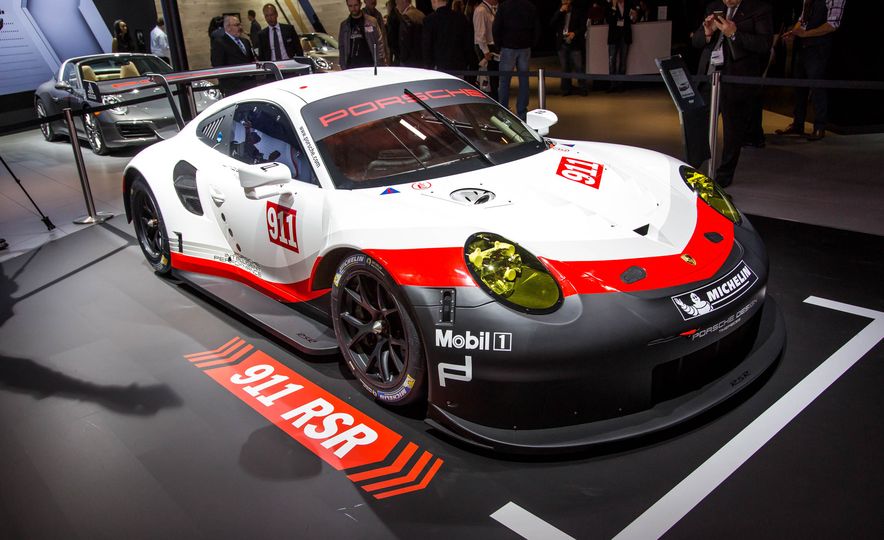 Porsche-911-RSR-show-floors-102.jpg