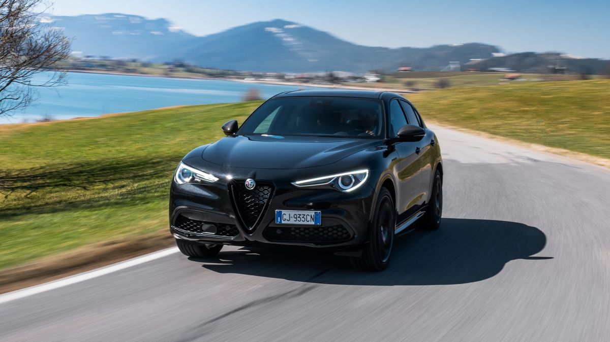 2023-alfa-romeo-stelvio-exterior-front-1657737046.jpg