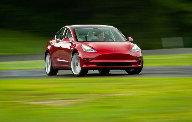 080118-teslamodel3-lrp-4179-1533312007.jpg