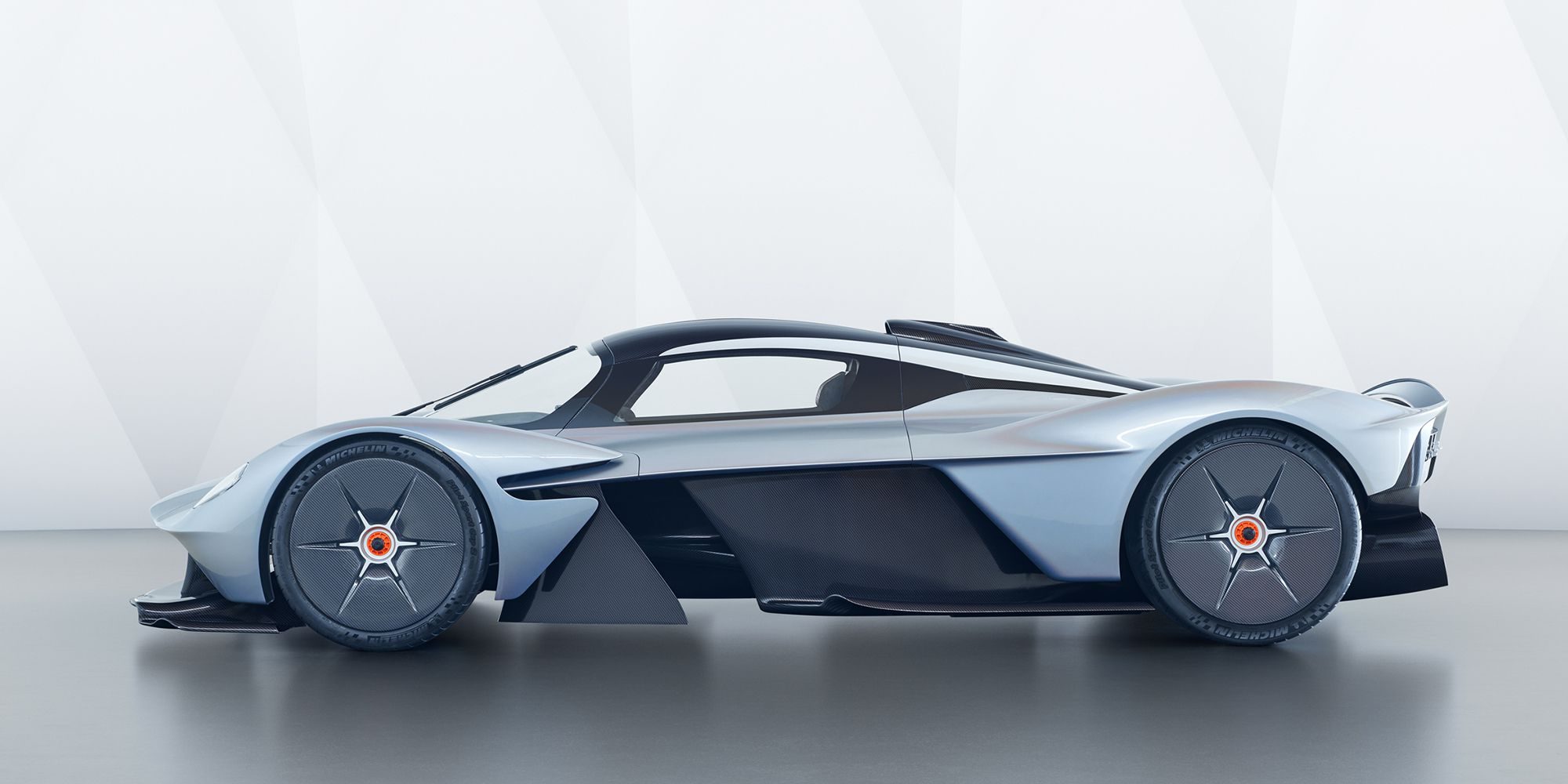 aston-martin-valkyrie-17-1499813392.jpg