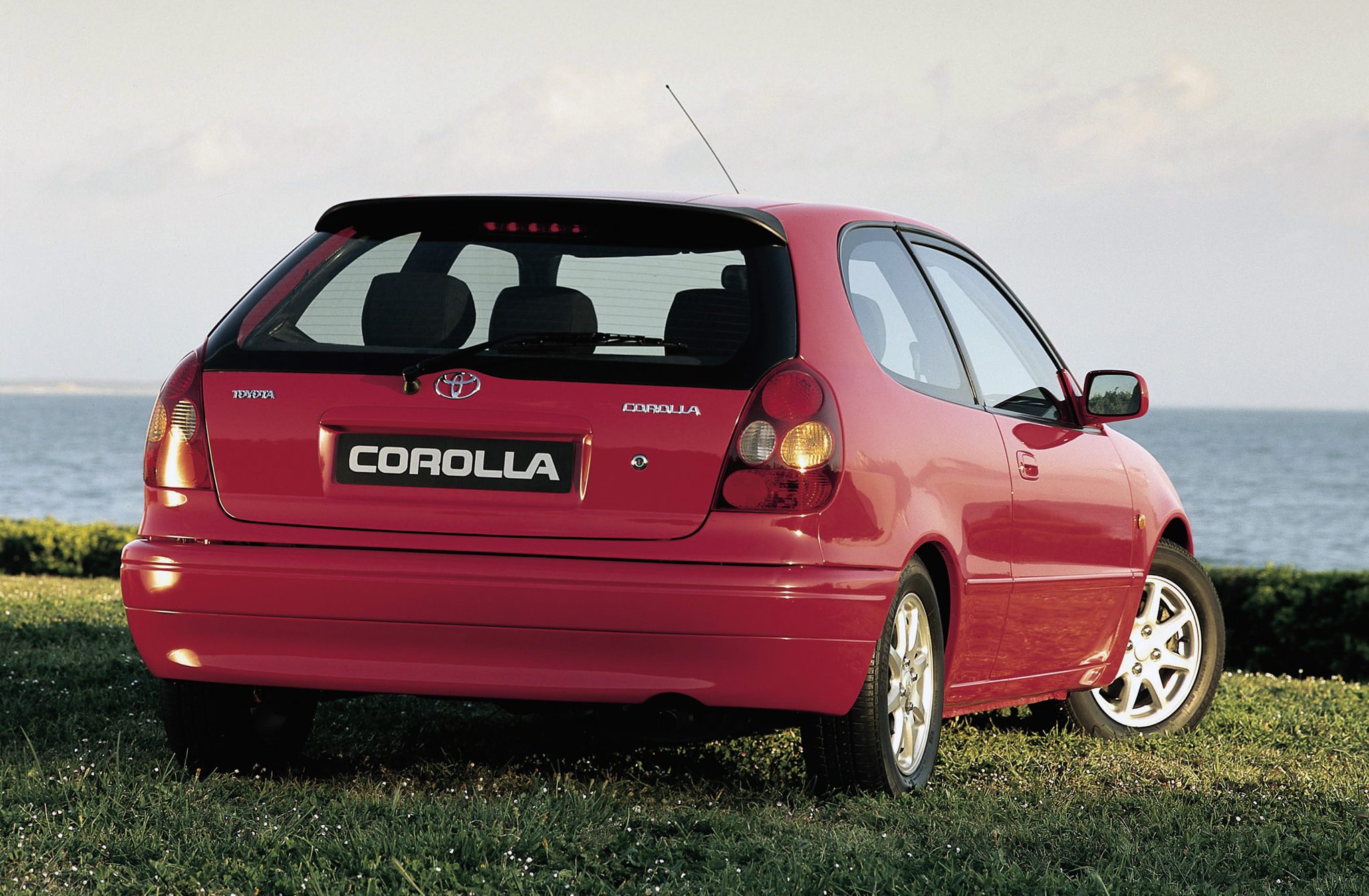 toyota_corolla_compact_3-door_13-e1542439579945.jpg