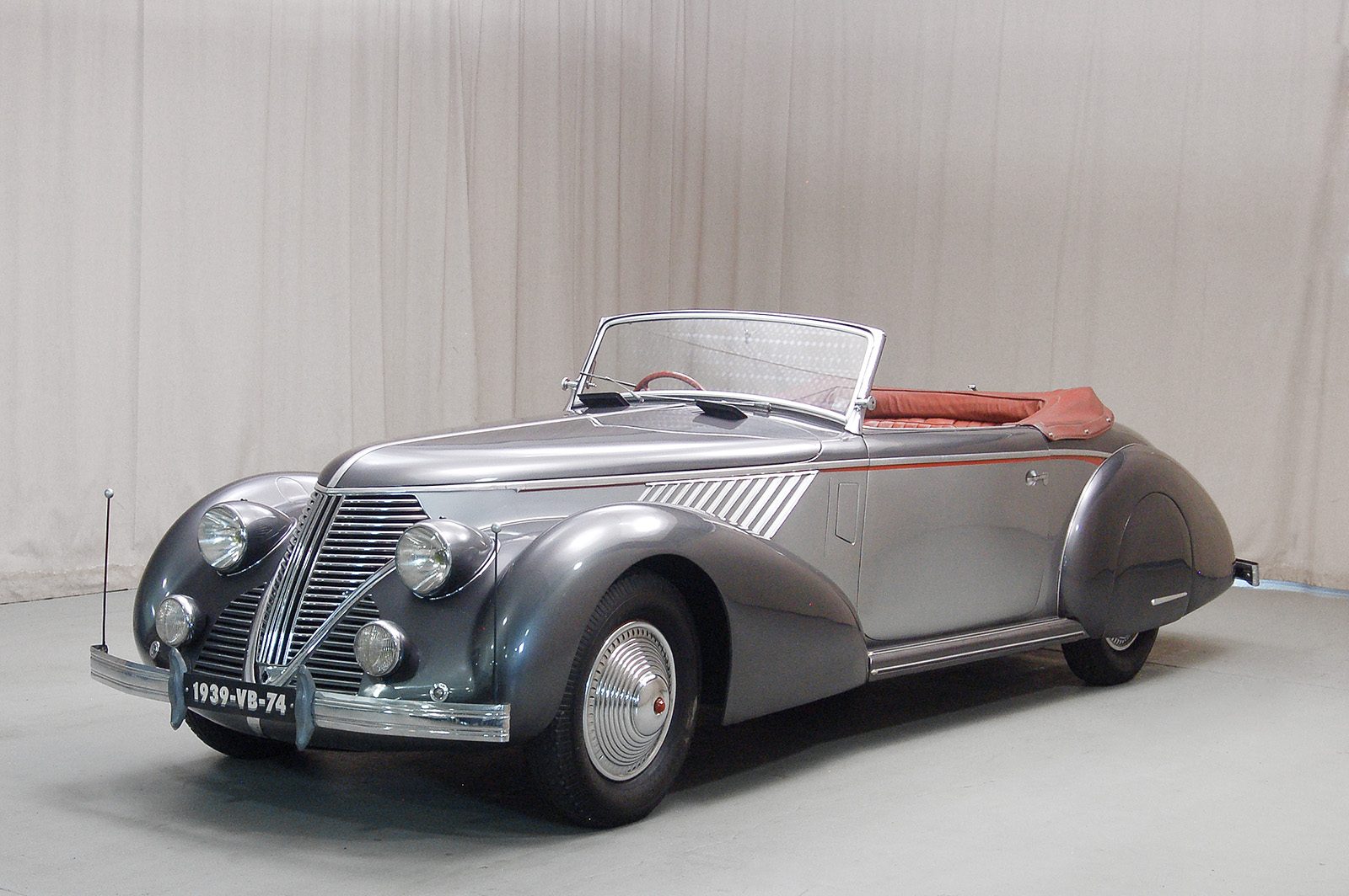 1939_Lancia_Asture_Series_IV_Bocca_Cabriolet.jpg