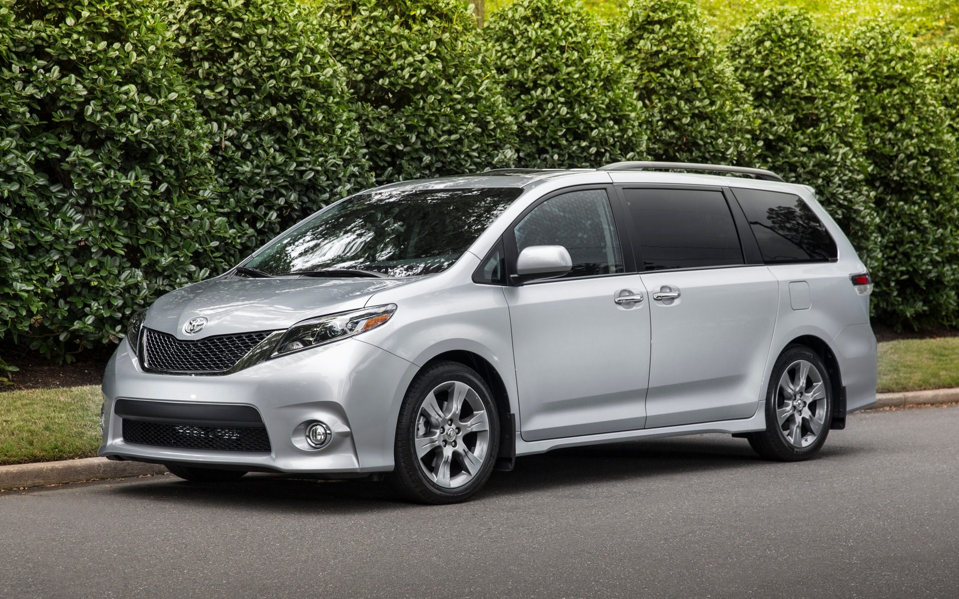 304156_2017_Toyota_Sienna.jpg