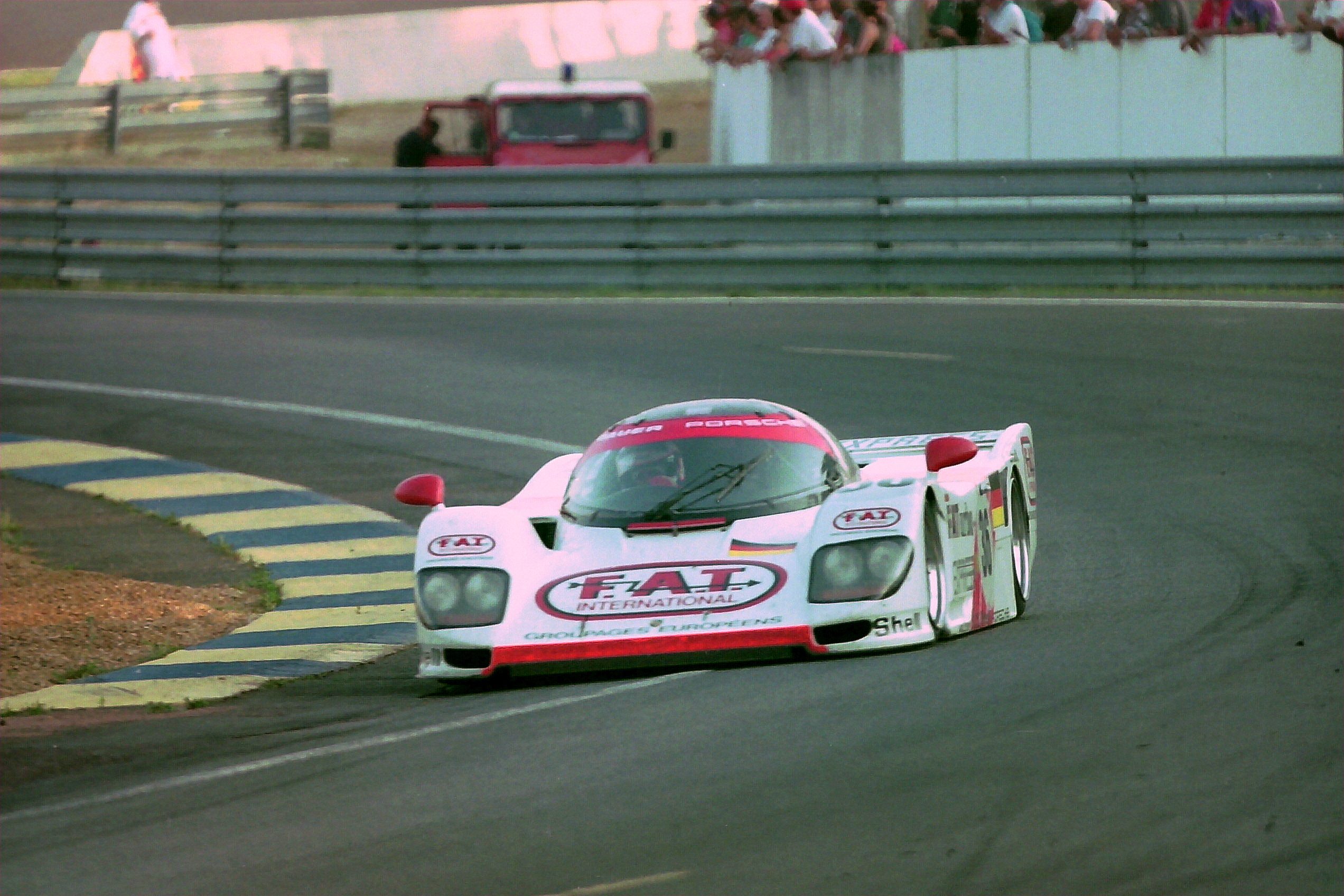 Dauer-962-LM-Mauro-Baldi-Yannick-Dalmas-Hurley-Haywood-in-the-Esses-at-the-1994-Le-Mans-31130424354.jpg