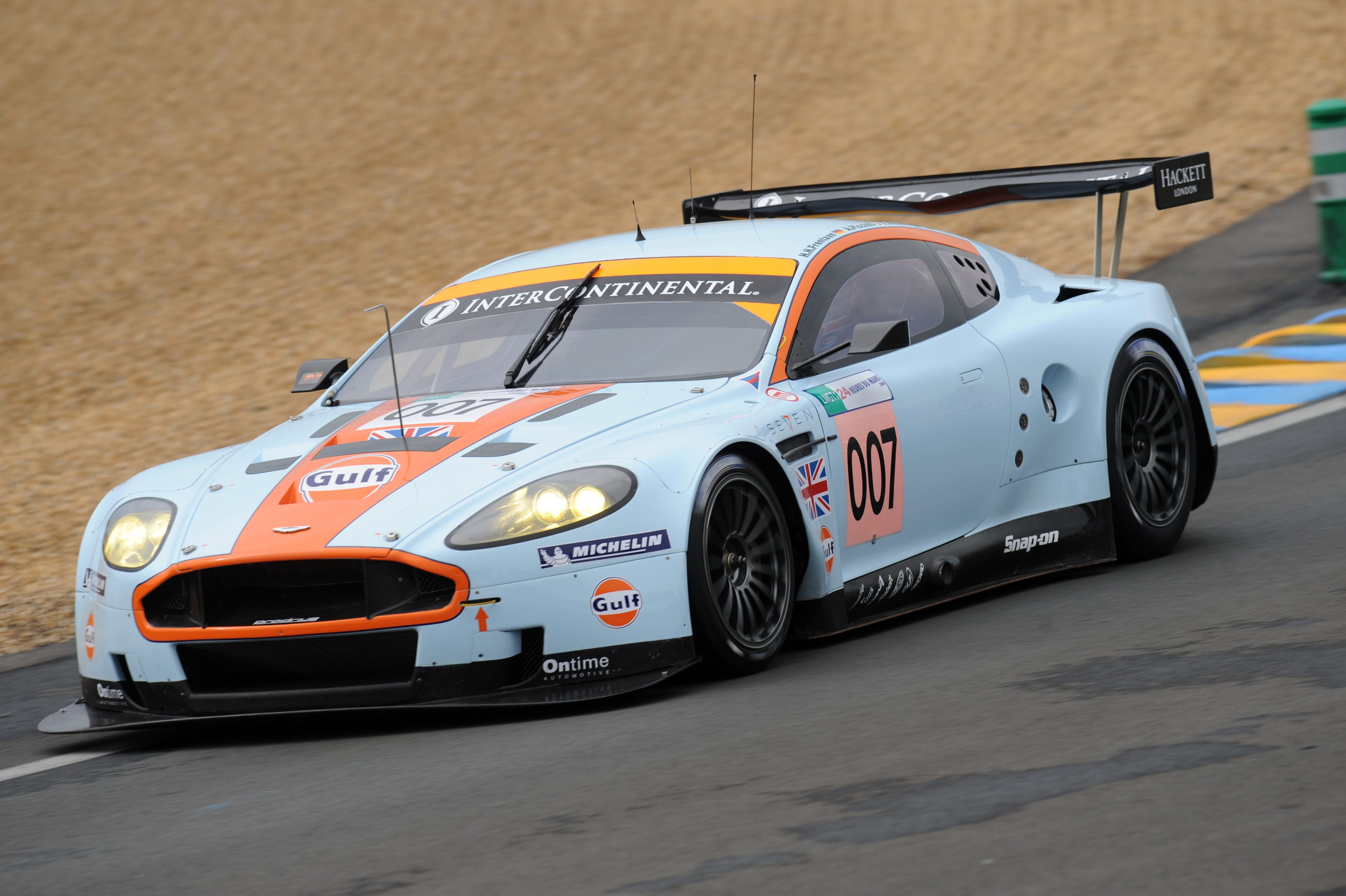 aston_martin_dbr9_gulf_oil_livery_900.jpeg