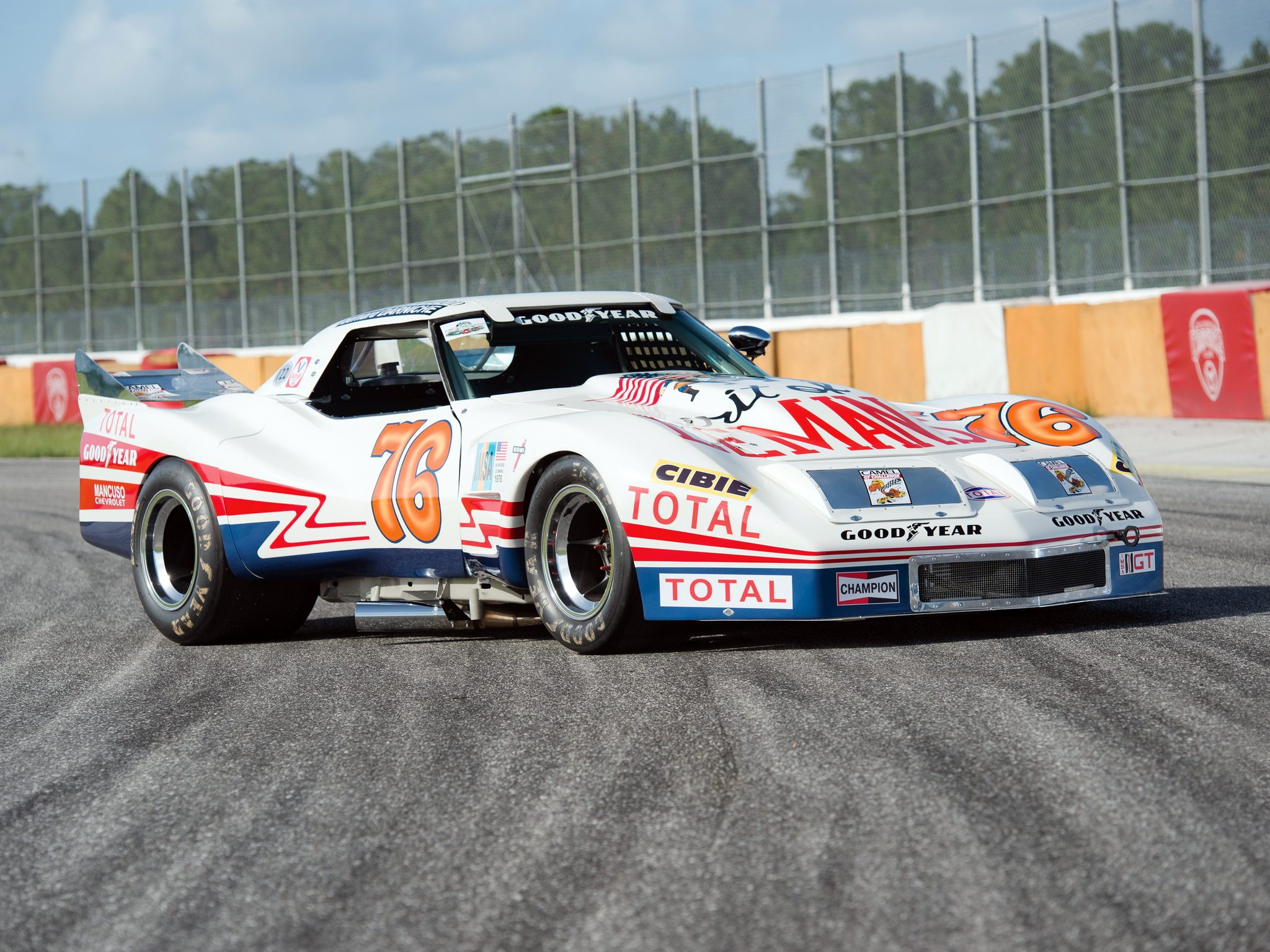 greenwood_corvette_imsa_racing_coupe_5.jpg