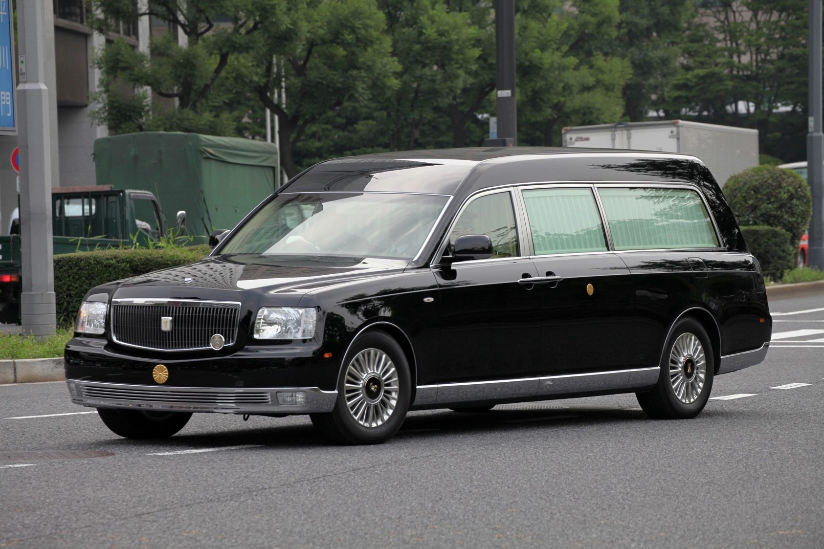 toyota_century_royal_imperial_2_hearse.jpeg