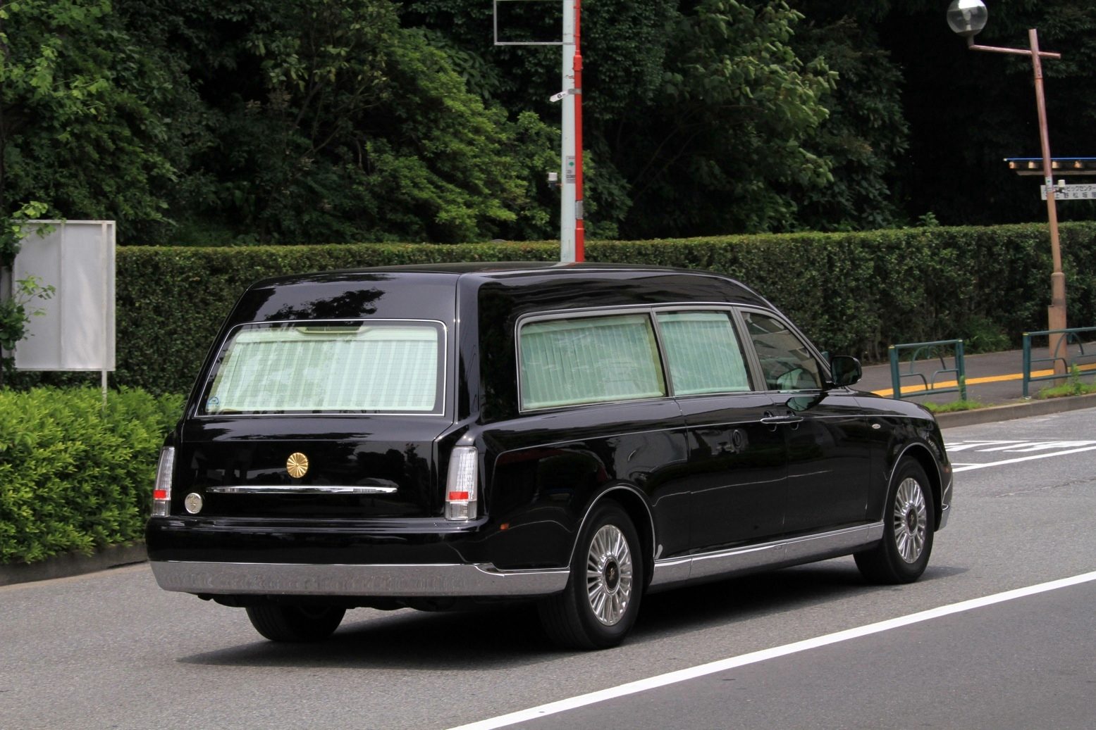 toyota_century_royal_imperial_2_hearse_1.jpeg