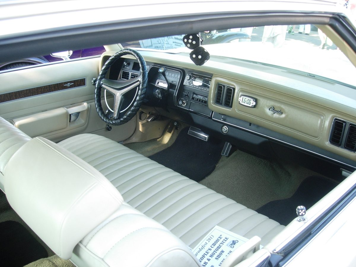 1974ChryslerNewport04.jpg