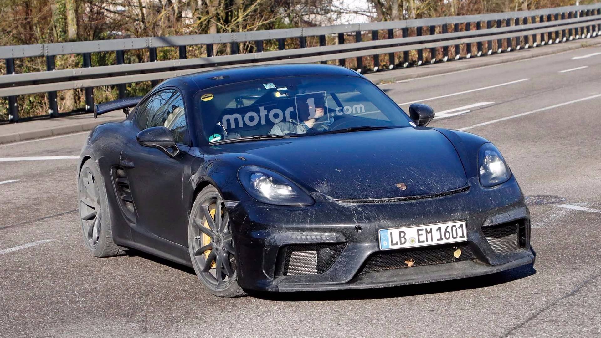 2018-porsche-718-cayman-gt4-spy-photo.jpg