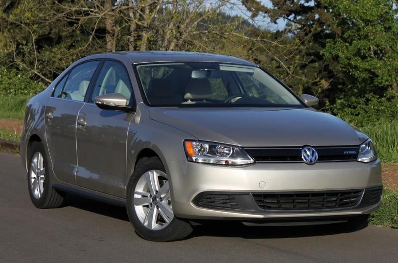 2013-volkswagen-jetta-hybrid-sel-exterior-front-right-800x600-1200x630-c-ar1.91.jpg