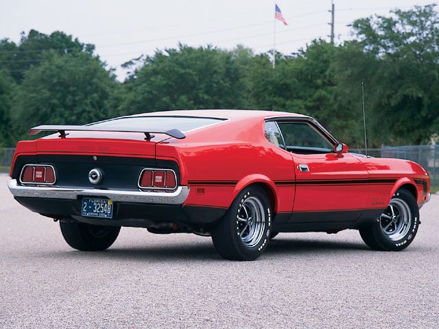 mump_0406_09_z+1971_ford_mustang_boss_351+red_rear_view.jpg