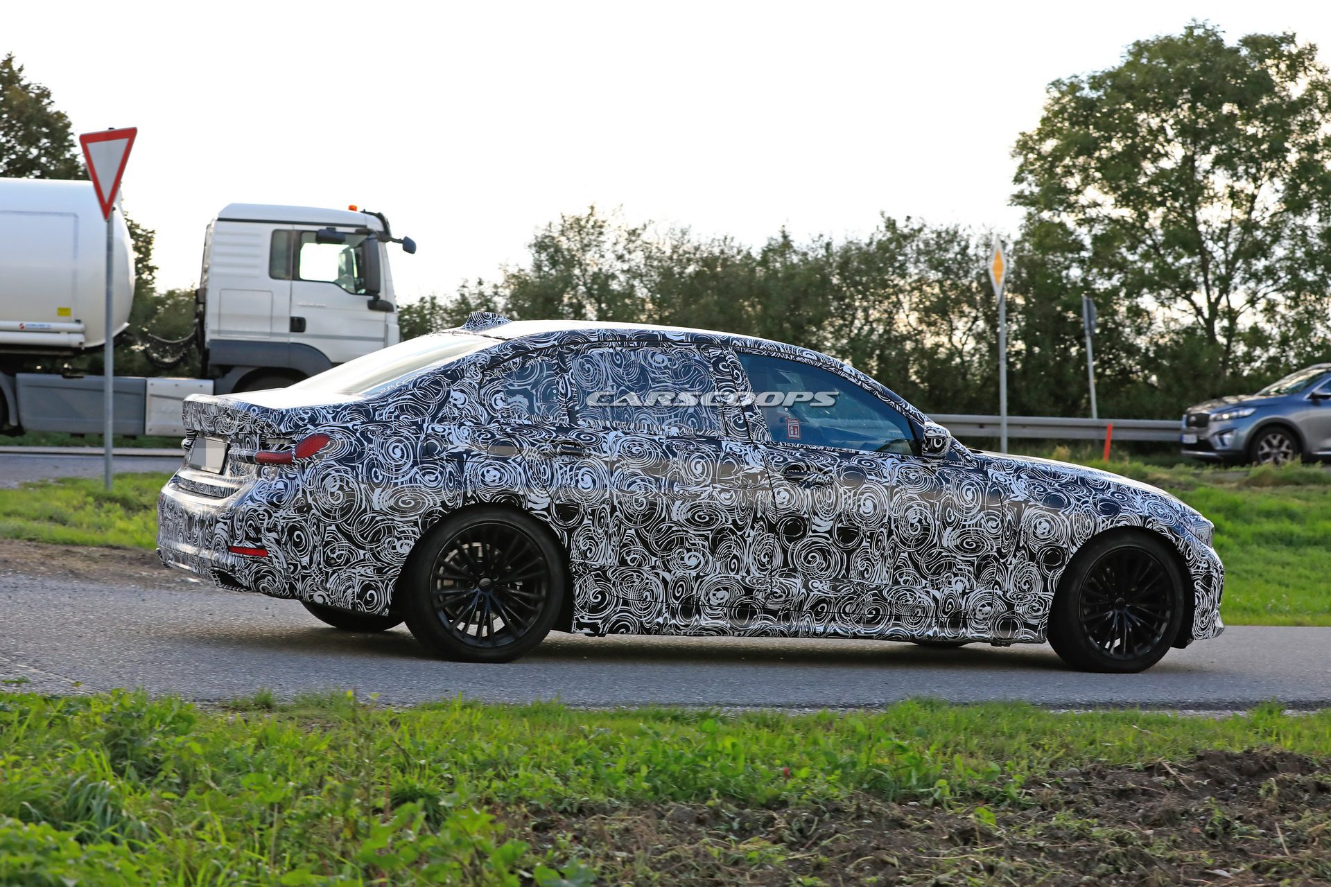 3288e2c3-2019-bmw-3-series-lwb-spy-shots-6.jpg