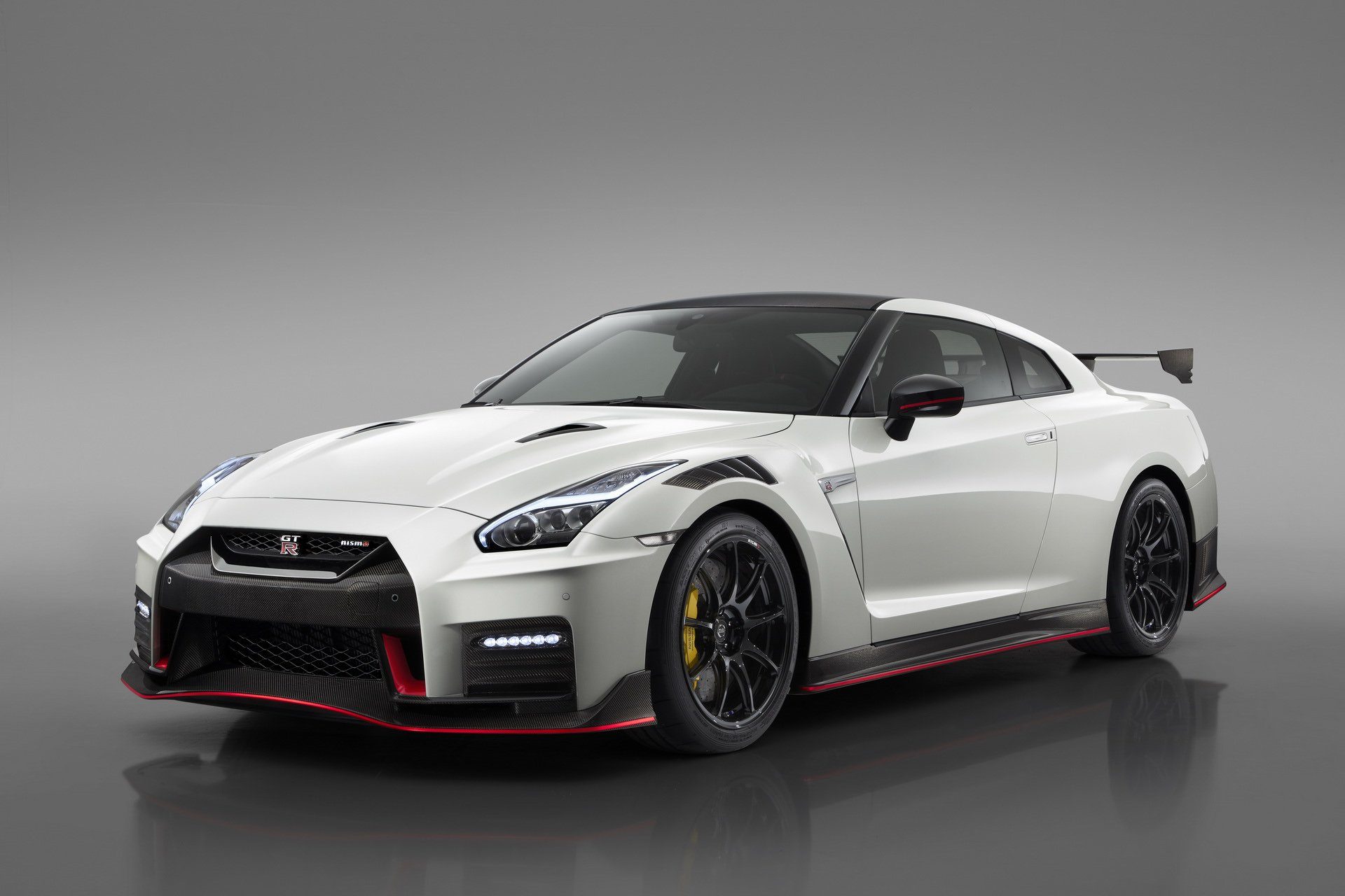 5ee03295-2020-nissan-gt-r-19.jpg