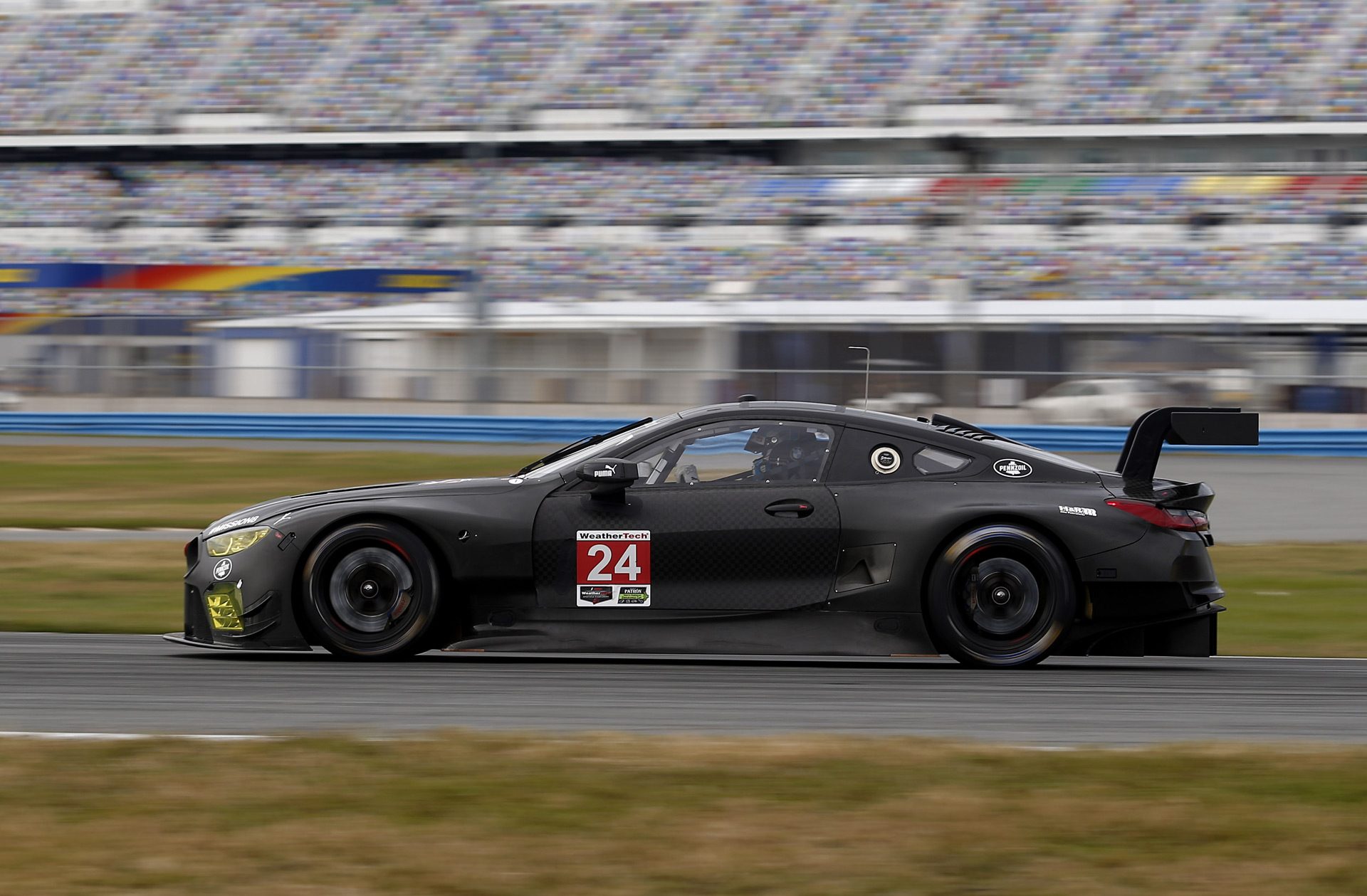 2018-bmw-m8-gte-race-car_100636411_h.jpg