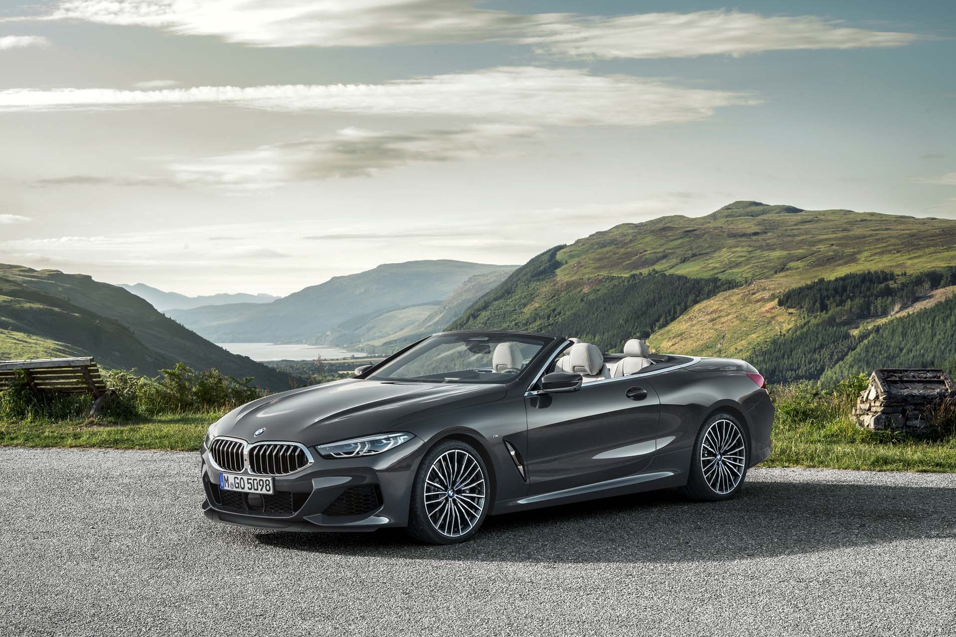 2019-bmw-8-series_100677558_h.jpg