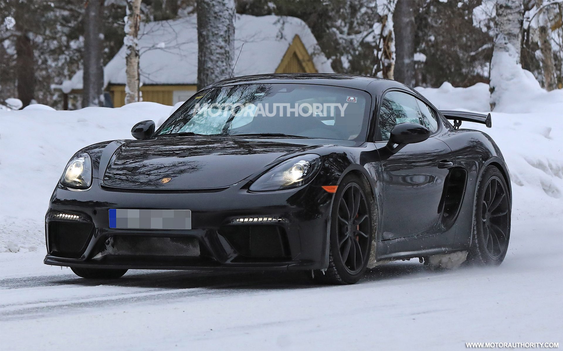 2019-porsche-718-cayman-gt4-spy-shots--image-via-s-baldauf-sb-medien_100643282_h.jpg