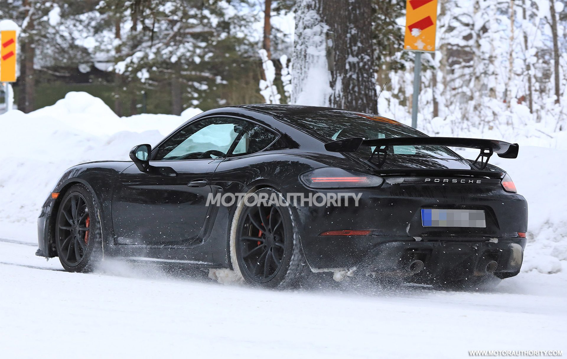 2019-porsche-718-cayman-gt4-spy-shots--image-via-s-baldauf-sb-medien_100643287_h.jpg