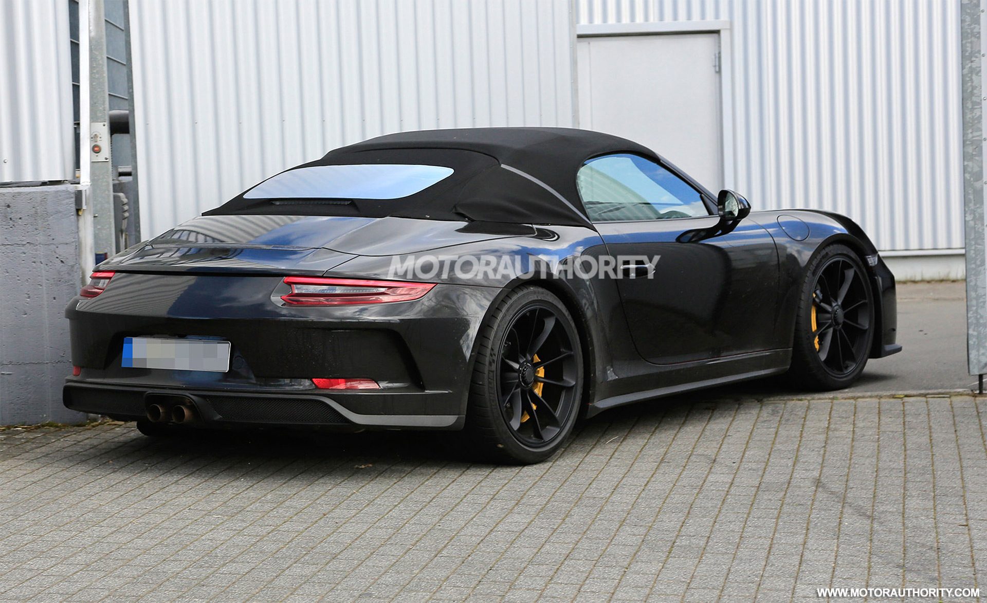 2019-porsche-911-speedster-spy-shots--image-via-s-baldauf-sb-medien_100649518_h.jpg