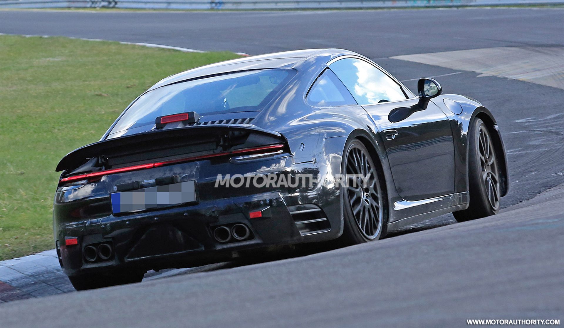 2019-porsche-911-spy-shots--image-via-s-baldauf-sb-medien_100597079_h.jpg