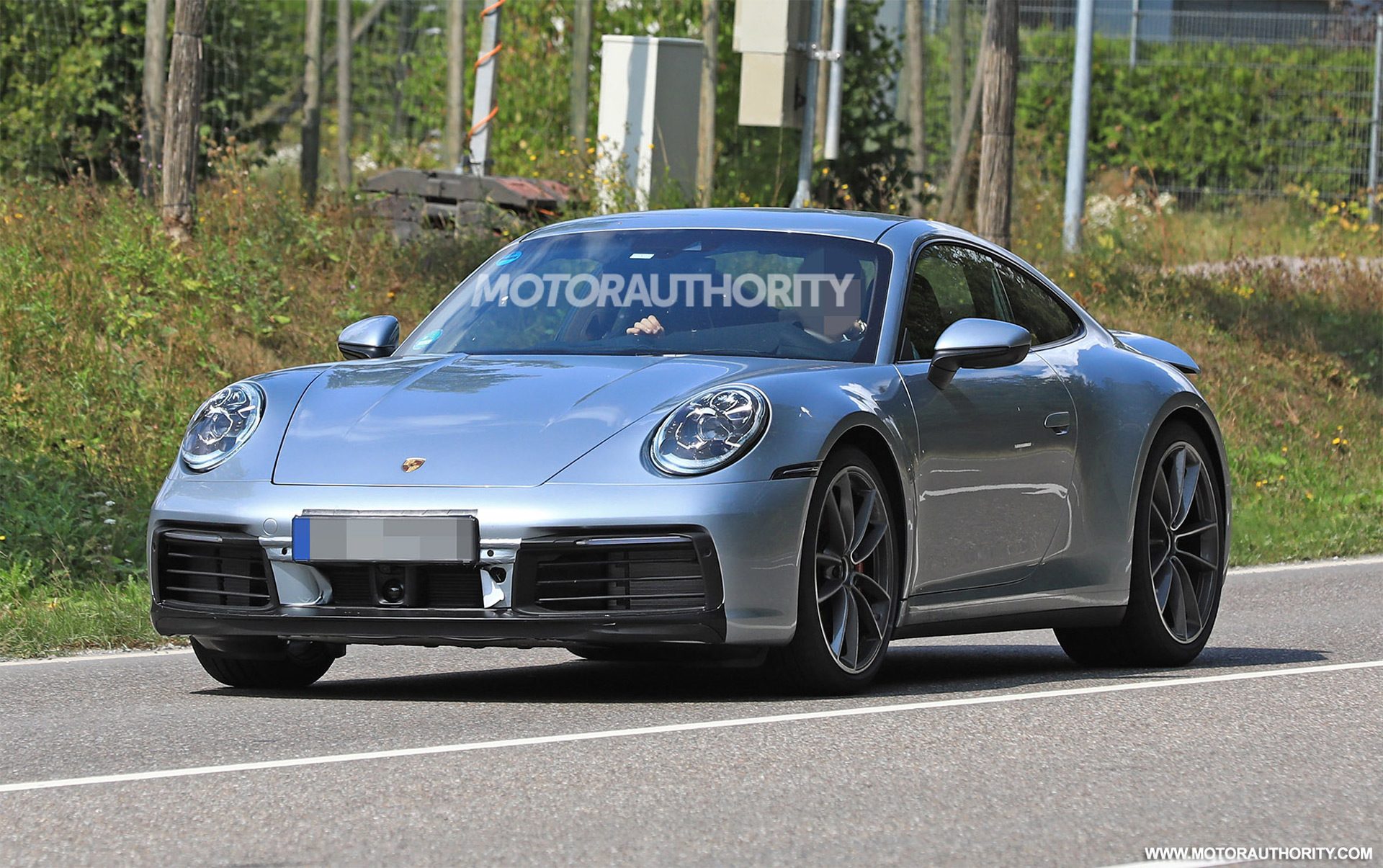 2019-porsche-911-spy-shots--image-via-s-baldauf-sb-medien_100668694_h.jpg