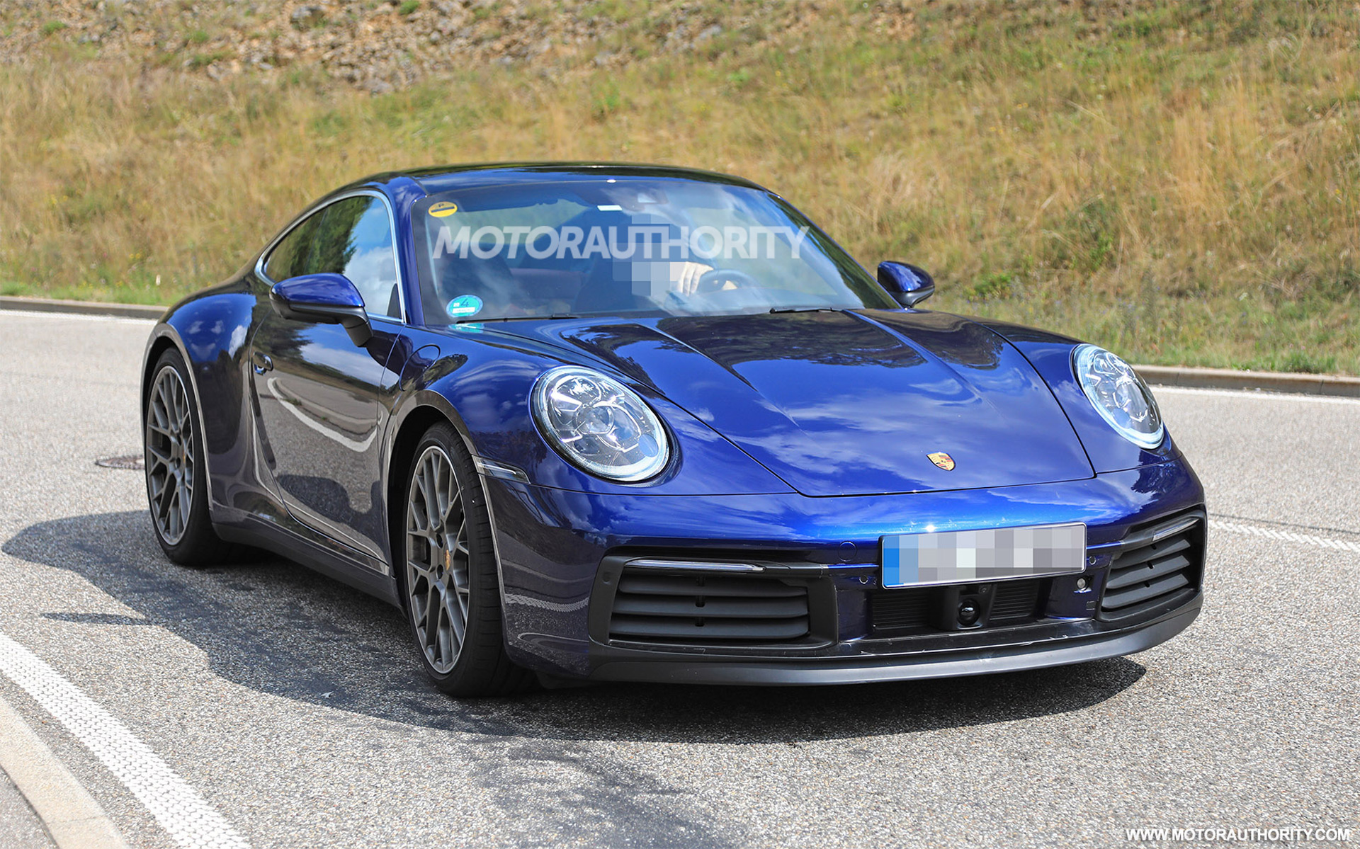 2019-porsche-911-spy-shots--image-via-s-baldauf-sb-medien_100668699_h.jpg