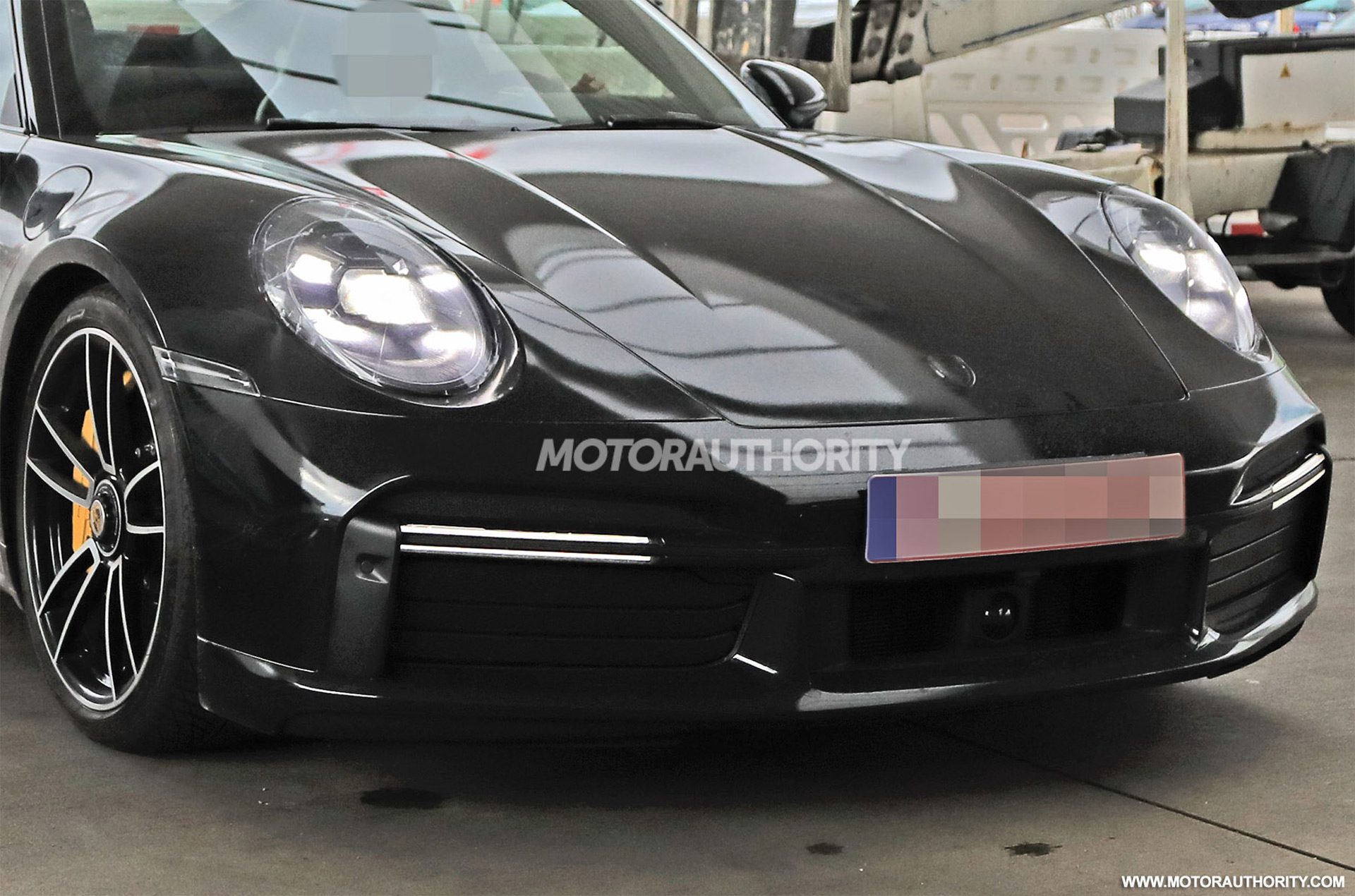 2020-porsche-911-turbo-spy-shots--photo-credit-s-baldauf-sb-medien_100734187_h.jpg