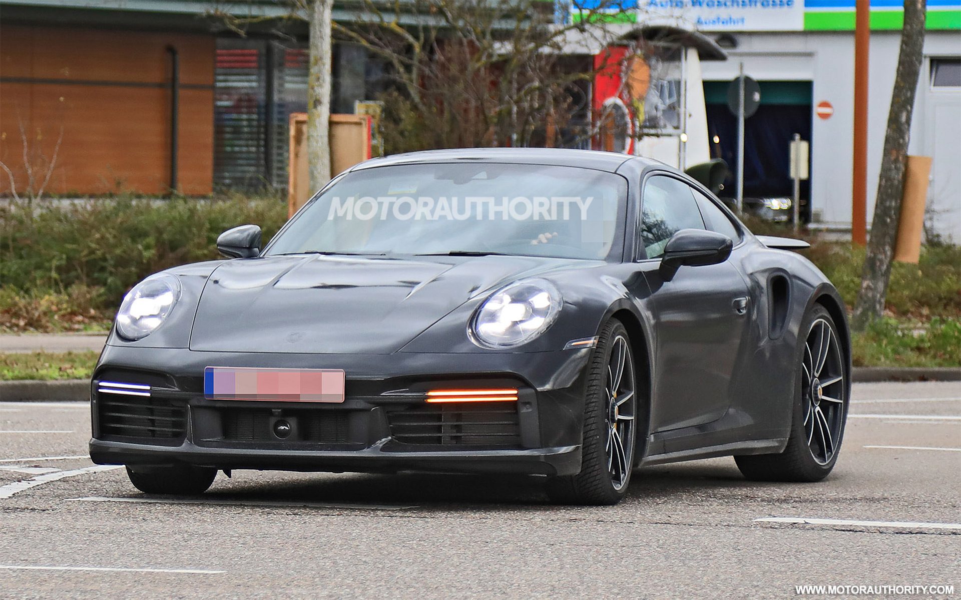 2020-porsche-911-turbo-spy-shots--photo-credit-s-baldauf-sb-medien_100734191_h.jpg