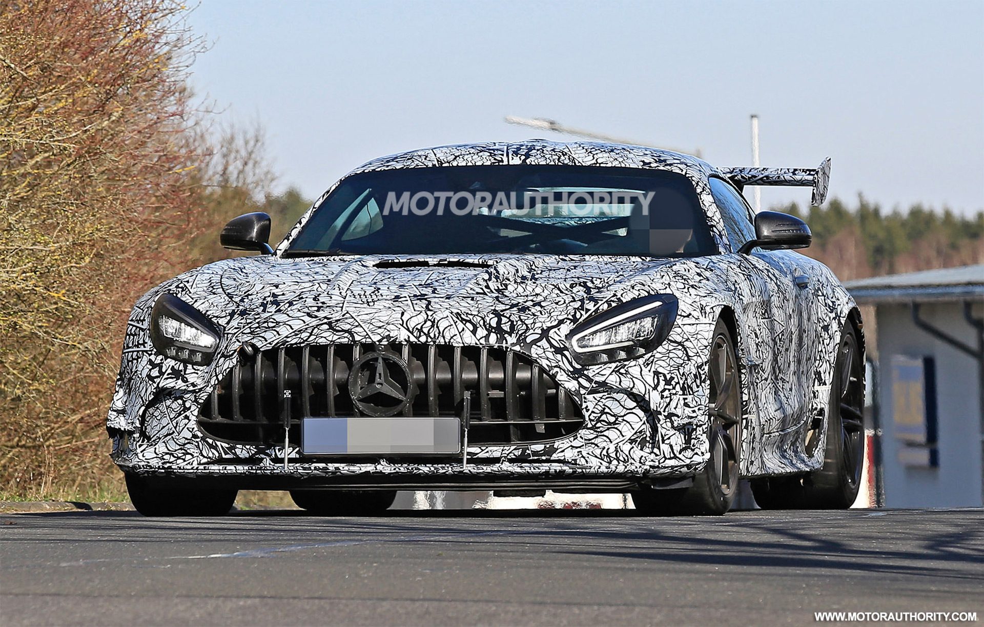 2021-mercedes-amg-gt-black-spy-shots--photo-credits-baldauf-sb-medien_100740539_h.jpg