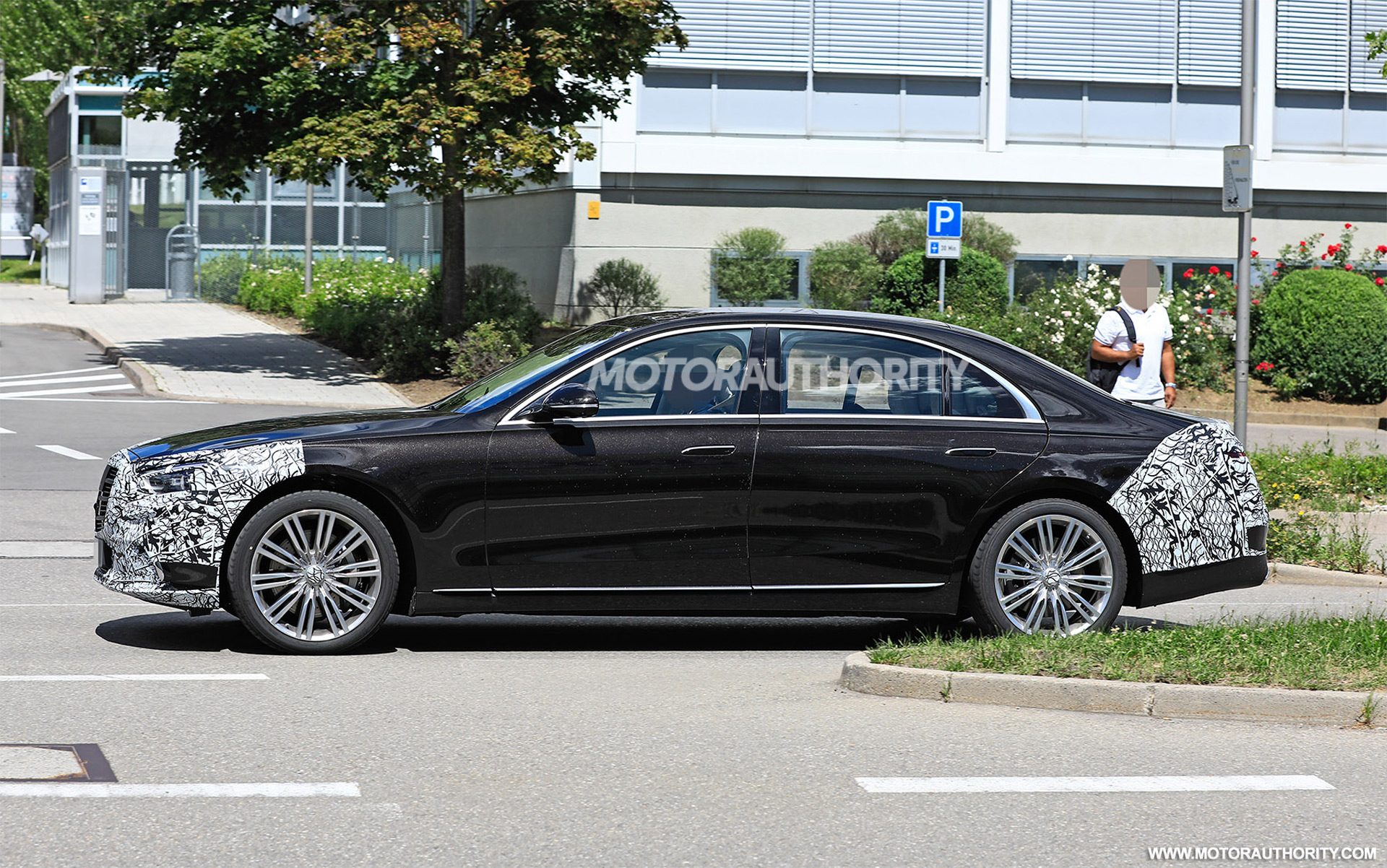 2021-mercedes-benz-s-class-spy-shots--photo-credits-baldauf-sb-medien_100751390_h.jpg