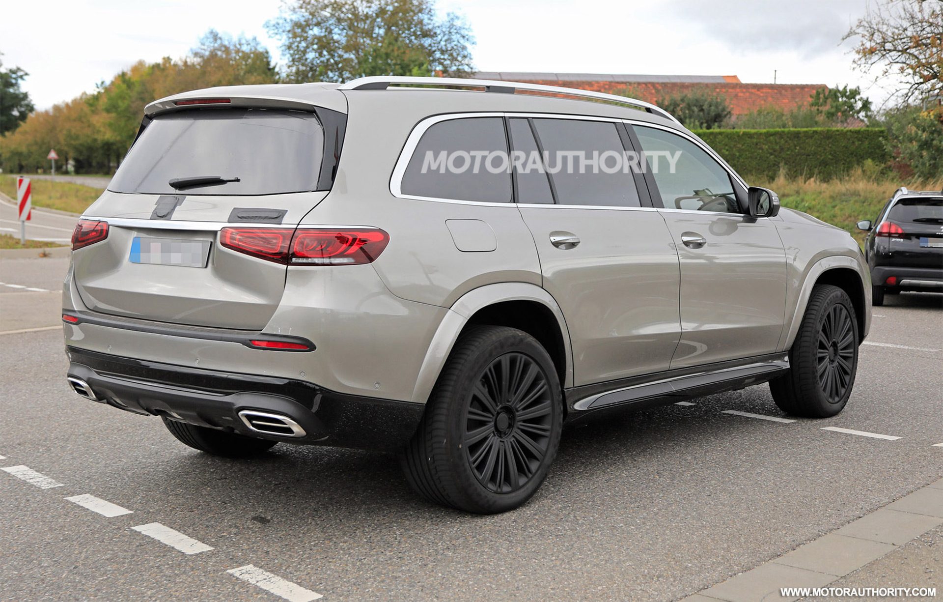 2021-mercedes-maybach-gls-spy-shots--photo-credit-s-baldauf-sb-medien_100719666_h.jpg