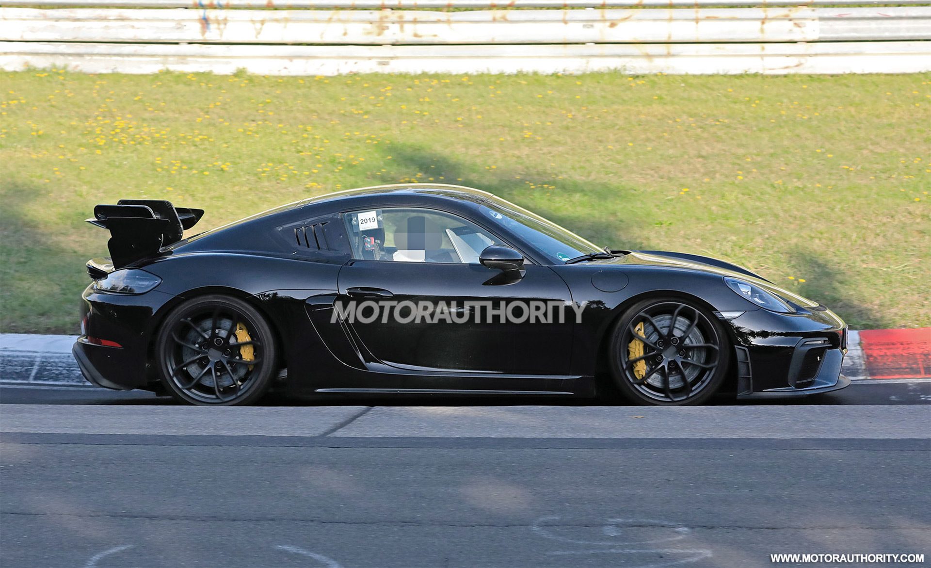 2021-porsche-718-cayman-gt4-rs-spy-shots--photo-credit-s-baldauf-sb-medien_100716774_h.jpg