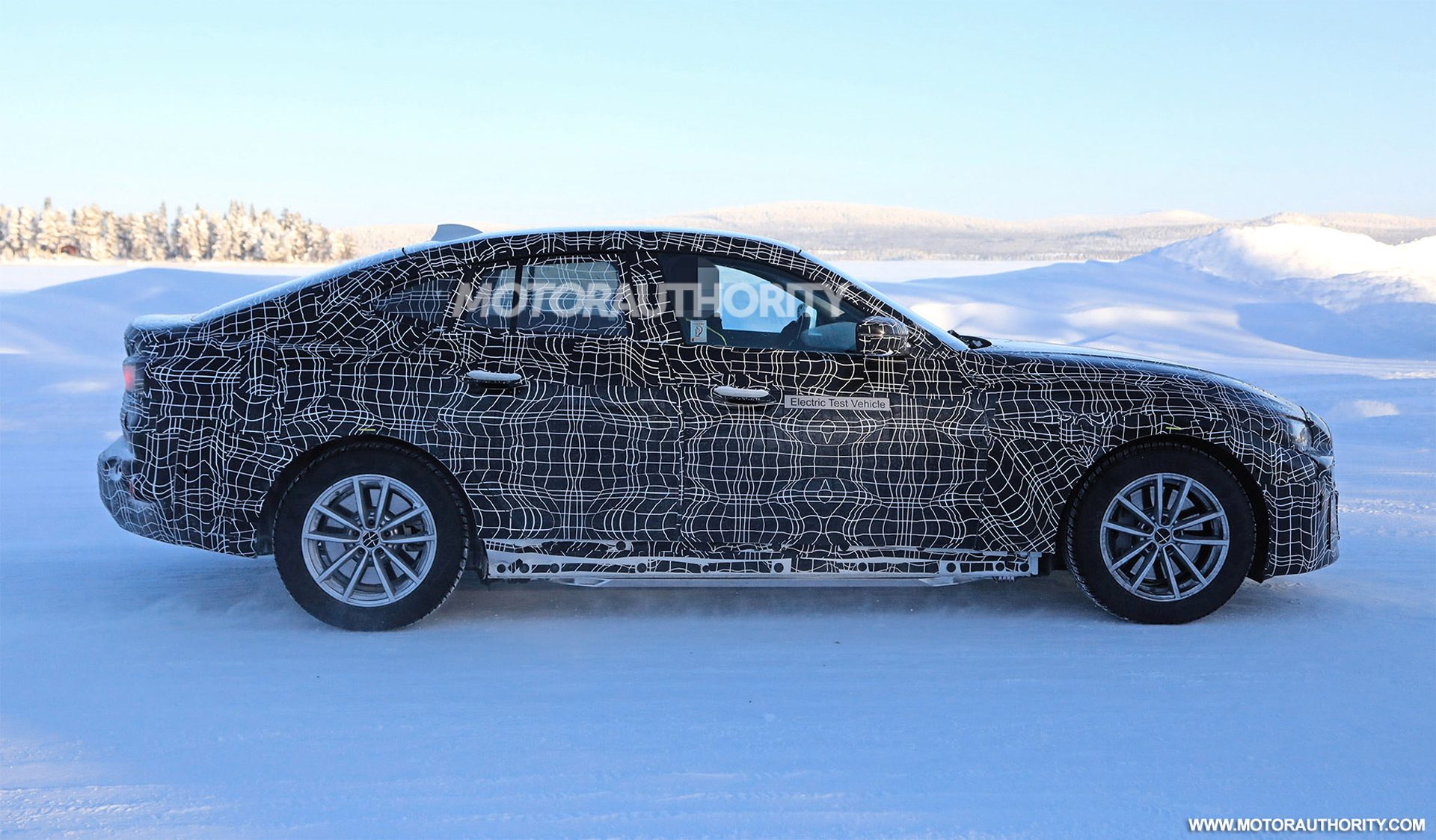 2022-bmw-i4-spy-shots--image-via-s-baldauf-sb-medien_100690599_h.jpg