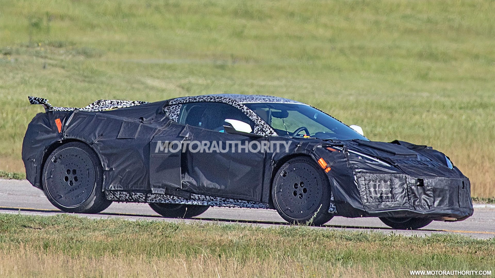 2022-chevrolet-corvette-z06-spy-shots--photo-credit-s-baldauf-sb-medien_100749698_h.jpg