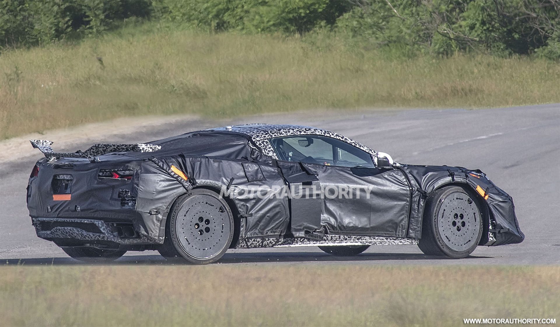 2022-chevrolet-corvette-z06-spy-shots--photo-credit-s-baldauf-sb-medien_100749701_h.jpg