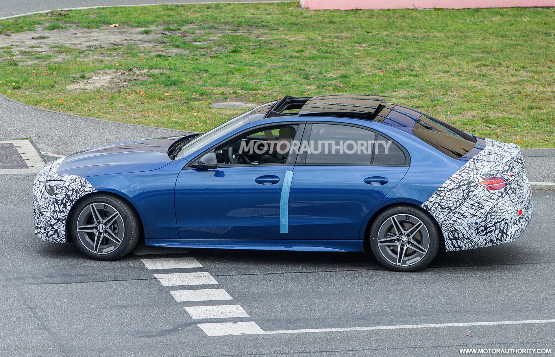 2022-mercedes-benz-c-class-spy-shots--photo-credit-s-baldauf-sb-medien_100768161_h.jpg