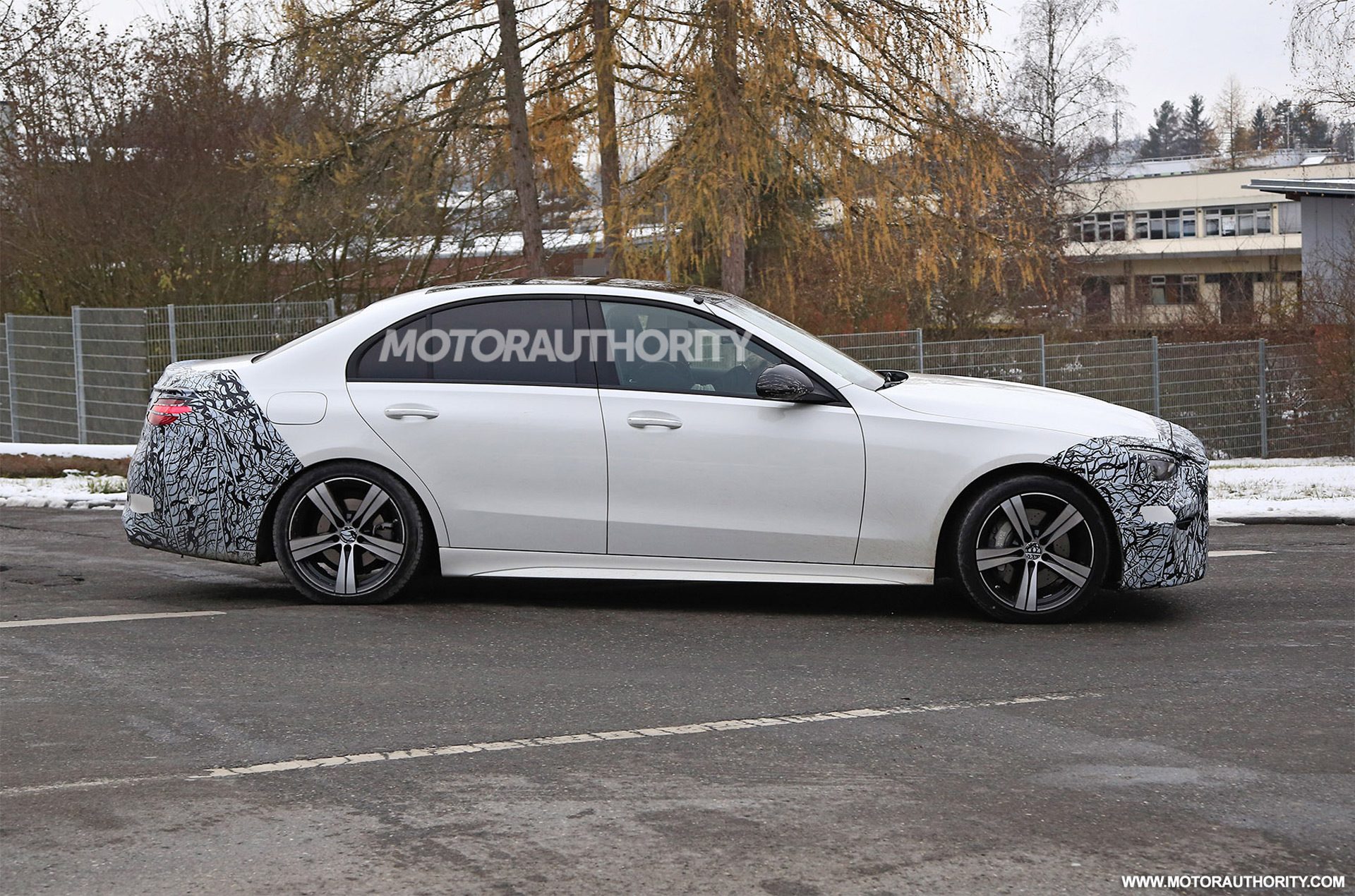 2022-mercedes-benz-c-class-spy-shots--photo-credit-s-baldauf-sb-medien_100773010_h.jpg