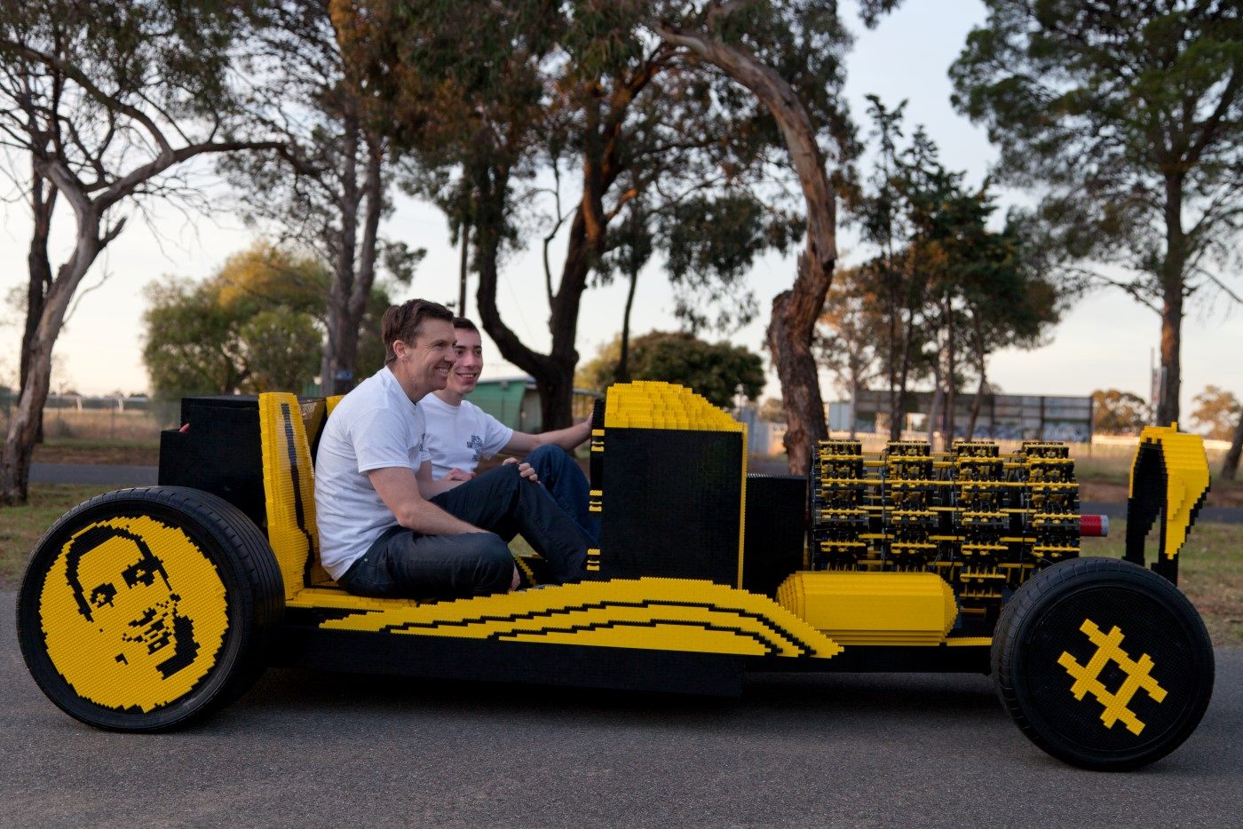 air-powered-lego-hot-rod-images-josh-rowe-via-super-awesome-micro-project_100449717_h.jpg