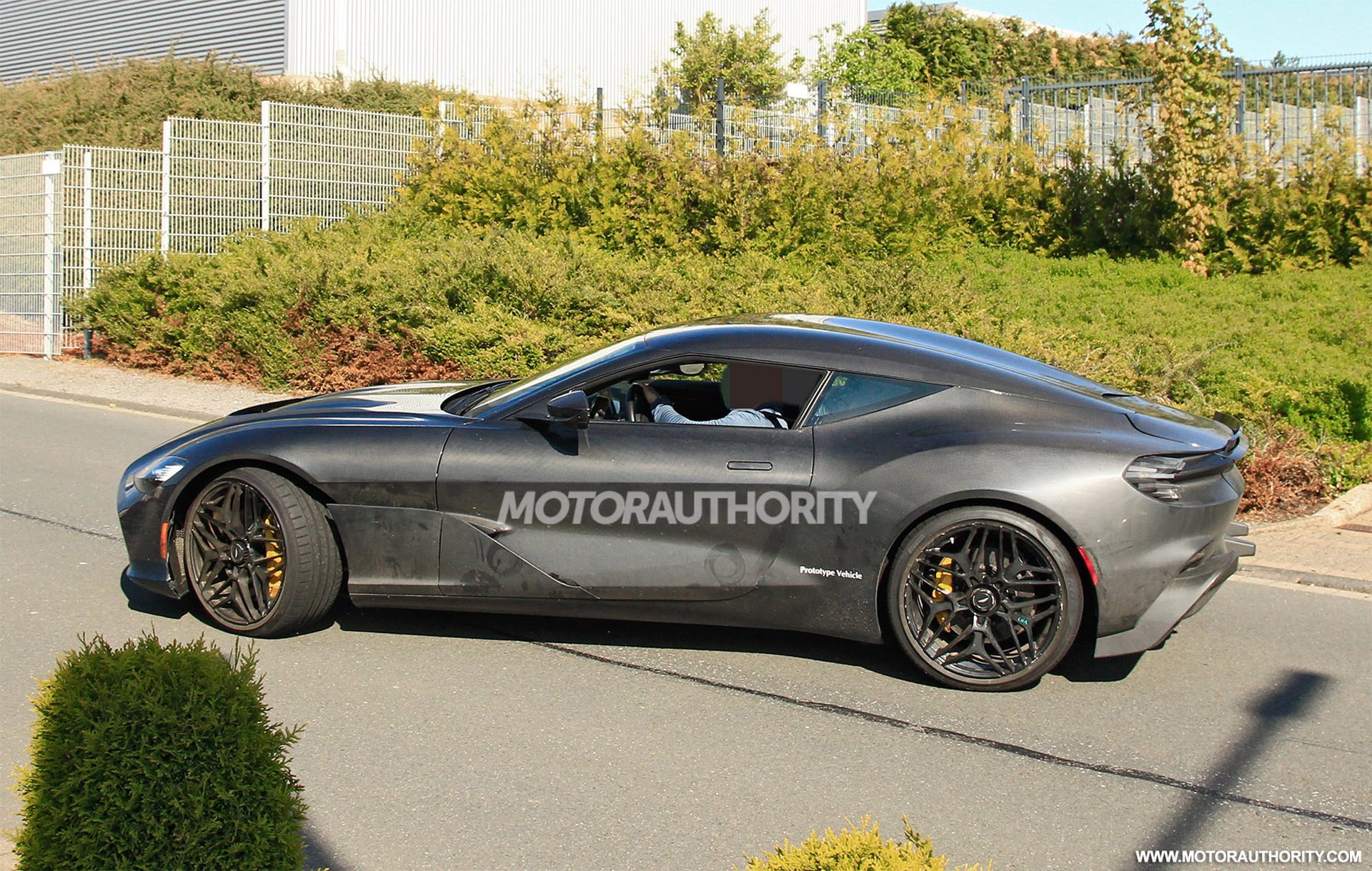 aston-martin-dbs-gt-zagato-spy-shots--photo-credits-baldauf-sb-medien_100746677_h.jpg