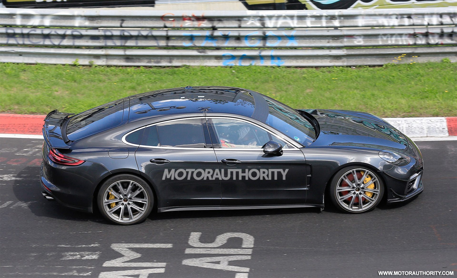 hardcore-porsche-panamera-10th-anniversary-edition-spy-shots--photo-credit-s-baldauf-sb-medien_100720977_h.jpg