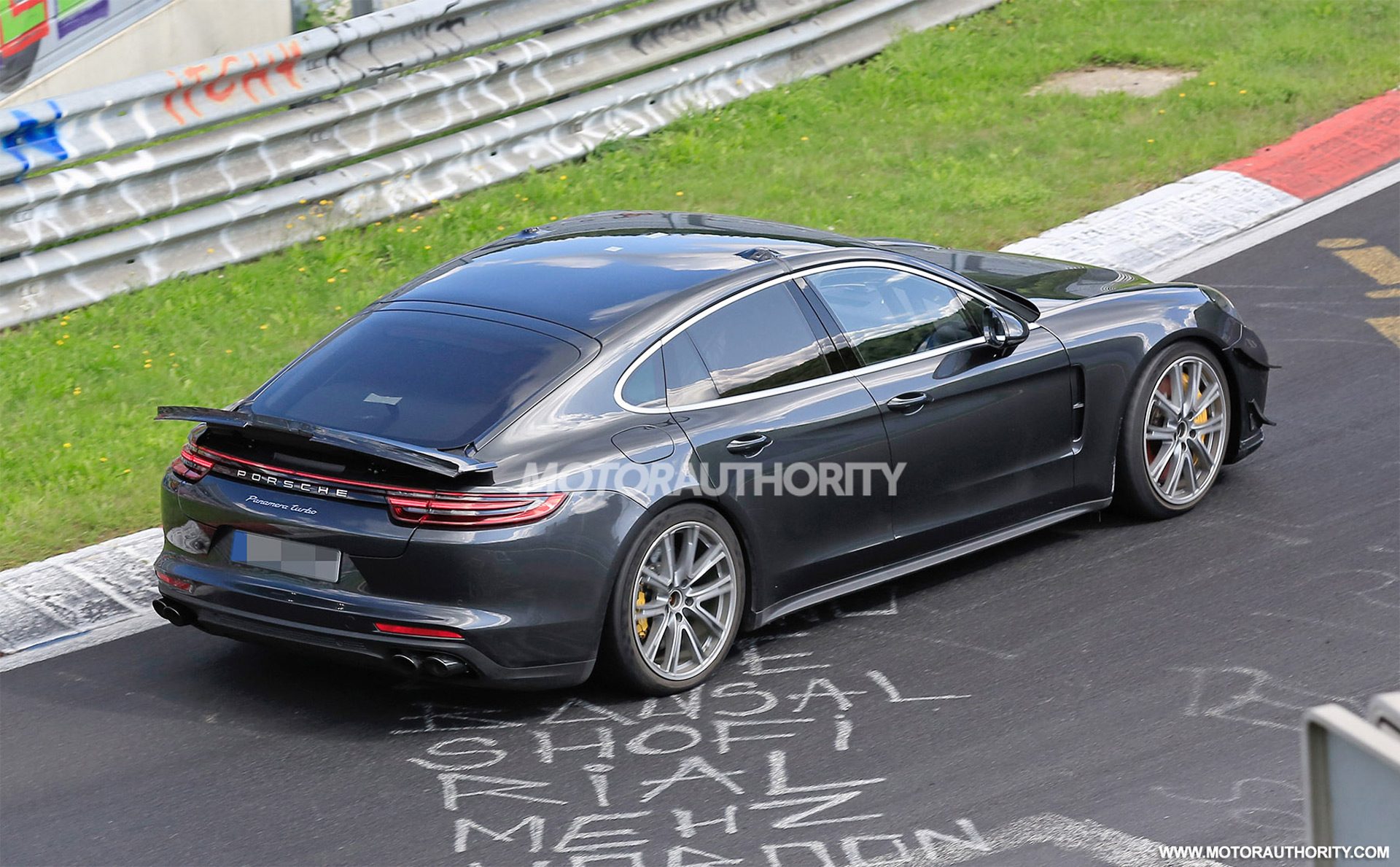 hardcore-porsche-panamera-10th-anniversary-edition-spy-shots--photo-credit-s-baldauf-sb-medien_100720978_h.jpg