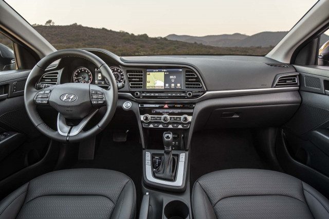 2019-hyundai-elantra_100666687_m.jpg