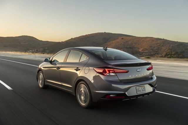 2019-hyundai-elantra_100666692_m.jpg