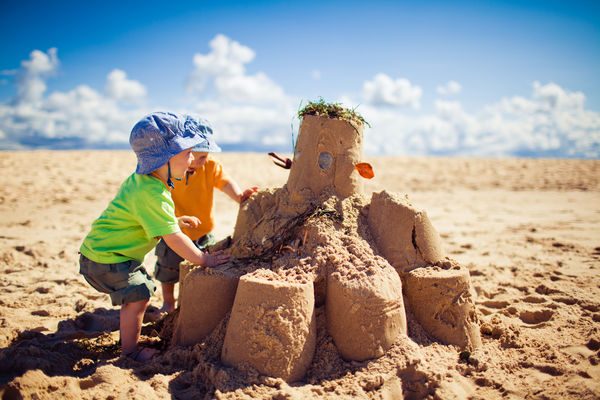 kids-building-big-sandcastle.jpg