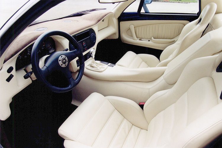 De+tomaso+Guara+Interior+web.jpg